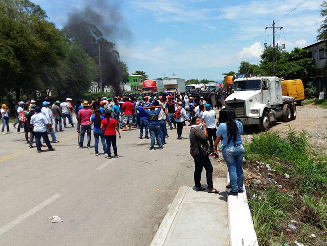 CNTE continúa bloqueos en Oaxaca