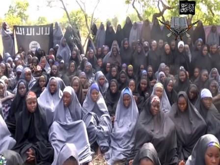 Hallan con vida a una de 276 niñas plagiadas por Boko Haram