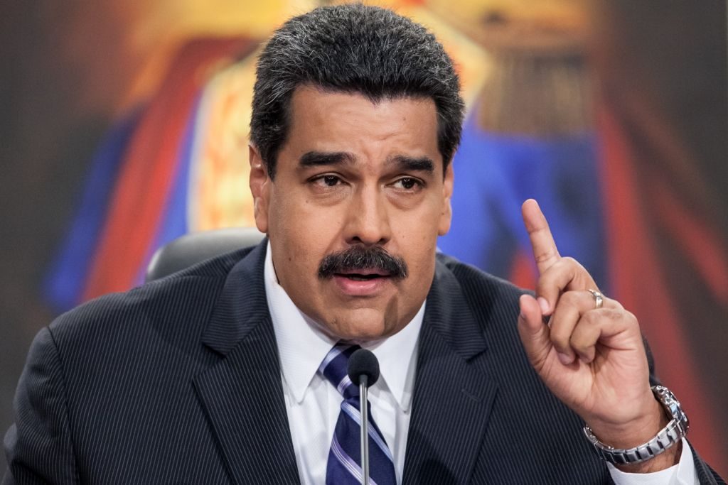Maduro anuncia toma militar de puertos de Venezuela
