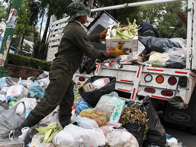 Por marchas de CNTE se generan 14 toneladas de basura en Oaxaca