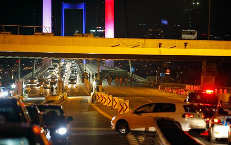 Gobierno confirma intento de levantamiento militar en Turquía