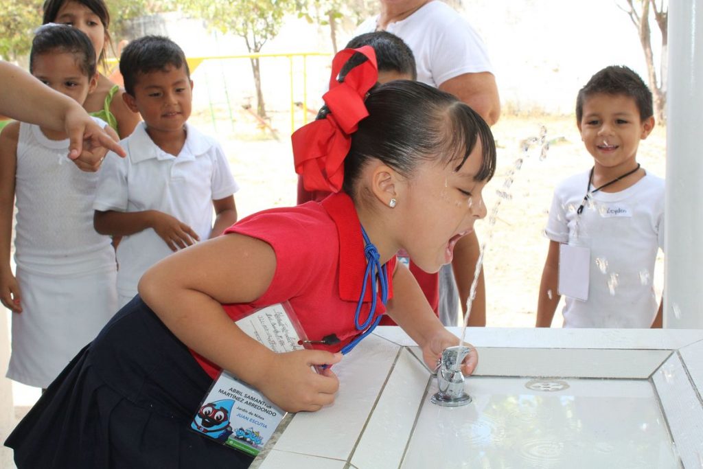 Avance del 90% en la instalación de Bebederos Escolares de Seapal