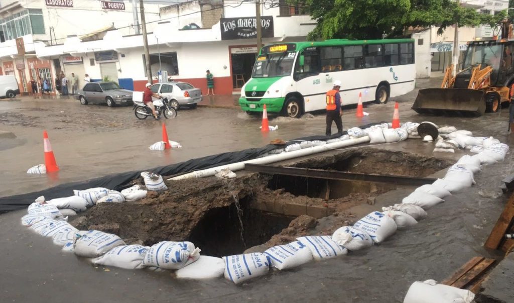 Avanza reposición de línea de drenaje en Avenida Francisco Villa