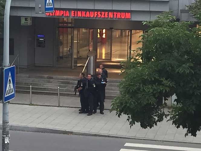 Balacera en centro comercial de Munich deja varios muertos