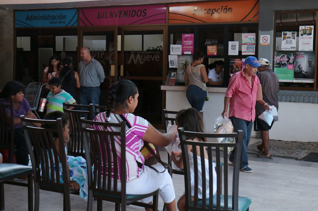 DIF Vallarta ofrece cientos de apoyos y asesorías a la ciudadanía