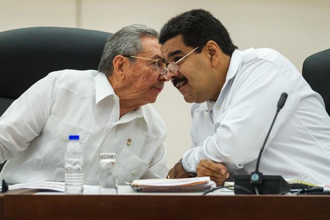 Venezuela baja sus cuotas de petróleo hacia Cuba