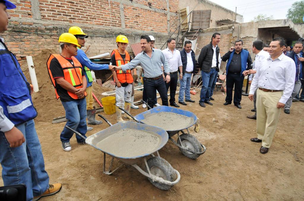Entrega Gobernador el piso firme 12 mil en Jalisco