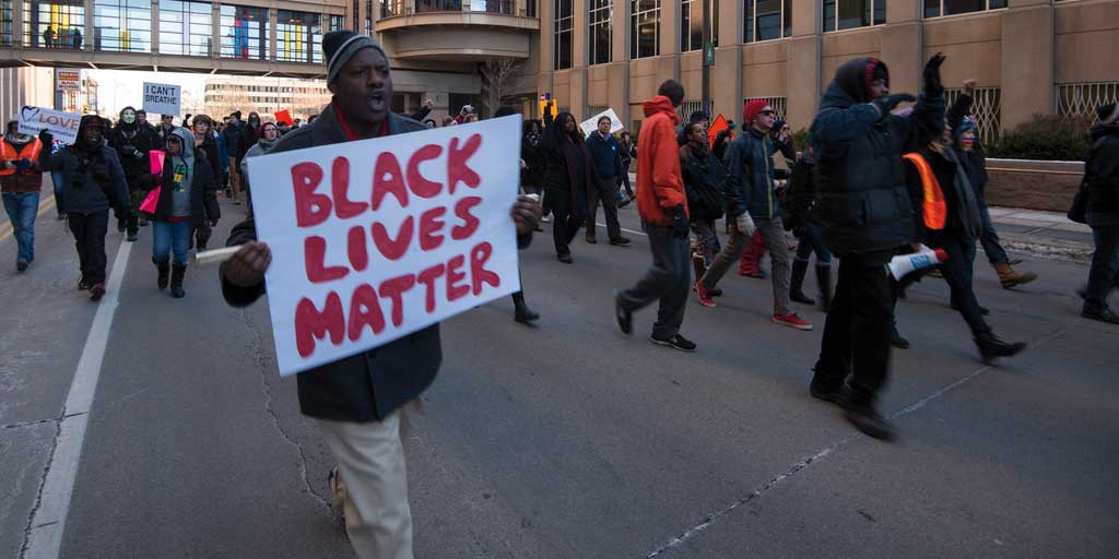 Miles protestan en Minnesota tras nuevo asesinato de afroamericano