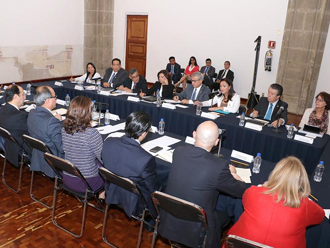 Ofrece SEP analizar propuestas del SNTE para mejorar reforma educativa