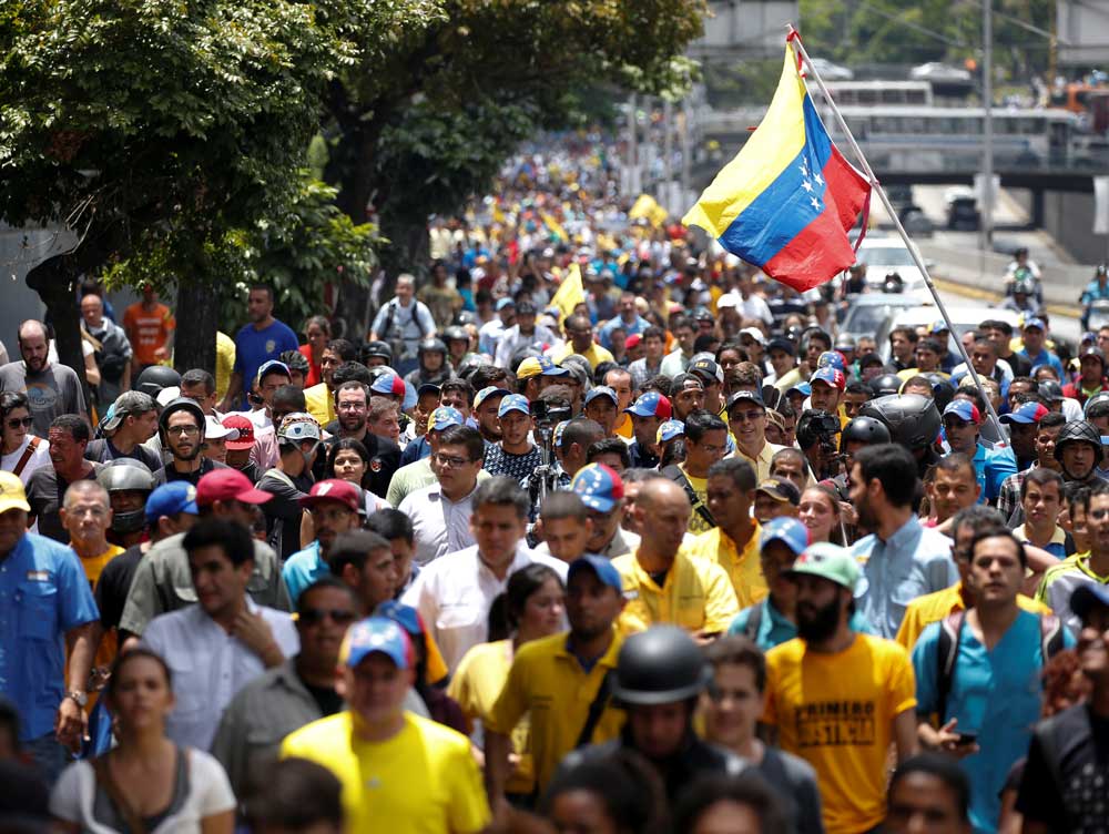 Oposición venezolana busca acelerar referéndum revocatorio