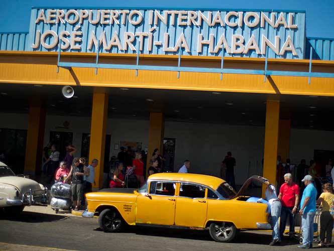 Cuba concesiona a franceses remodelación de aeropuerto en La Habana