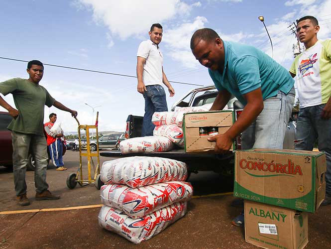 Militares venezolanos controlarán repartición de alimentos