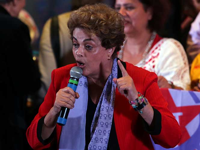 Senado brasileño aprueba juicio político contra Rousseff