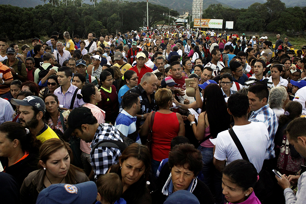 Más de 90 mil personas cruzan frontera entre Colombia y Venezuela