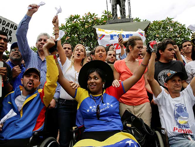 Oficialismo venezolano llama a partidarios a marchar el mismo día que oposición