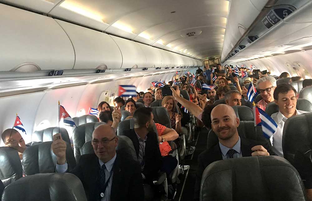 Primer vuelo comercial entre EU y Cuba en más de medio siglo