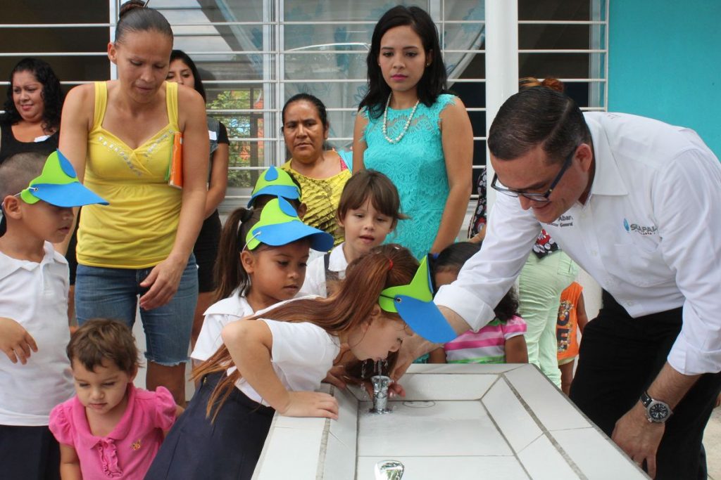 Entrega Abarca Bebederos al Preescolar Luis Medina Casillas