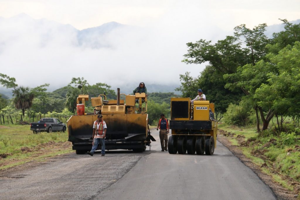 Registran avances las obras de rehabilitación de caminos rurales