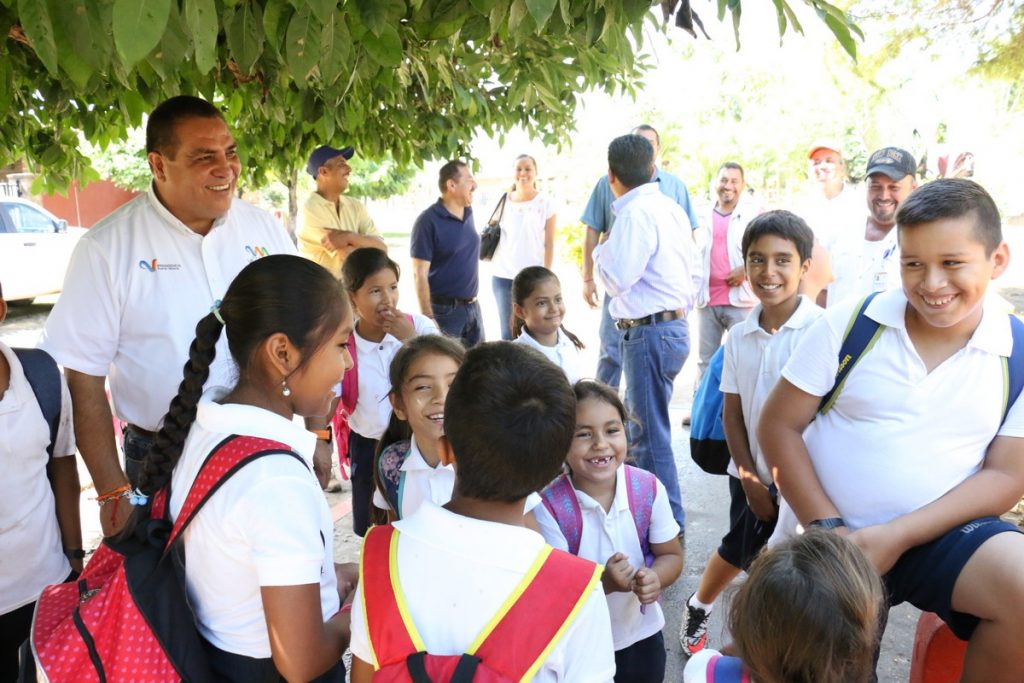 Tras 80 años de espera vecinos de El Cantón contarán con accesos dignos