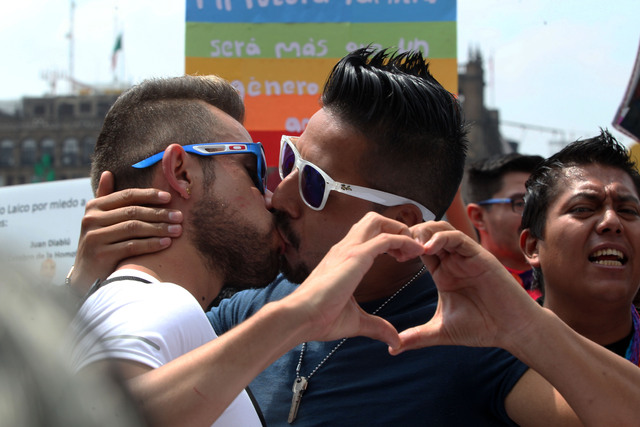 Presentan iniciativa a favor de matrimonio y adopción gay en Tabasco