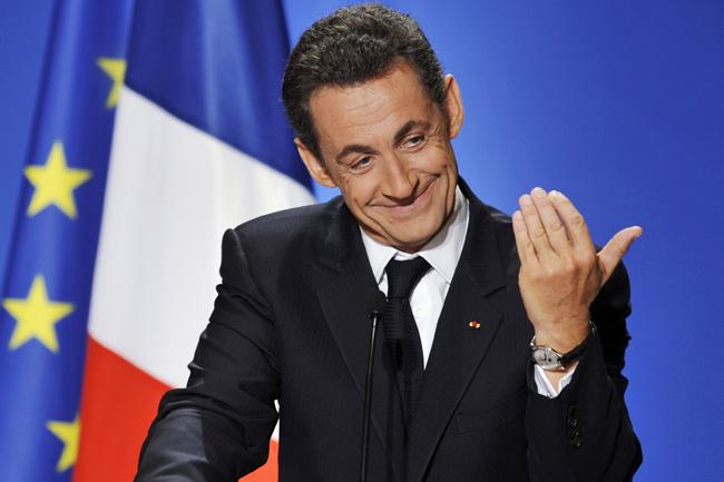 Fiscalía de Francia pide juzgar a expresidente Sarkozy