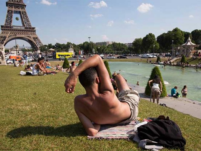 Aprueban nueva zona nudista en París para el verano de 2017