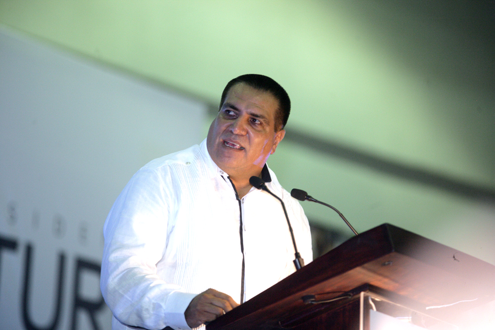 Arturo Dávalos rinde su informe... con poca emoción