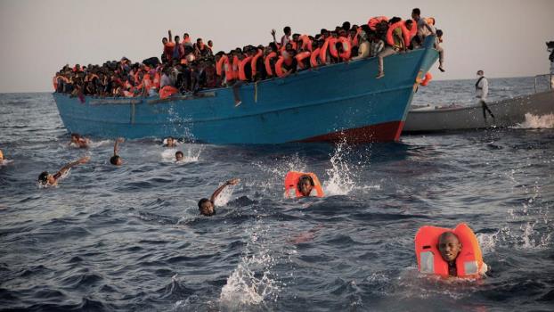 Sube a 43 cifra de muertos por naufragio frente a costa de Egipto