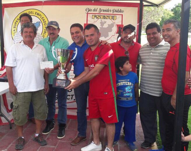 Reconoce la Familia Seapal a sus campeones