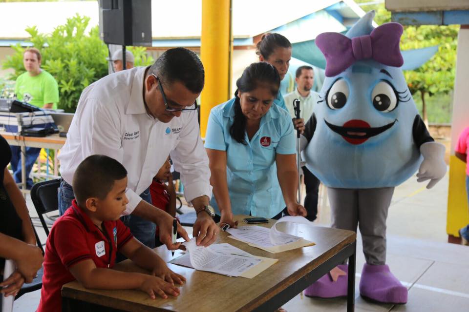 Entrega Abarca Bebederos al Preescolar de El Magisterio