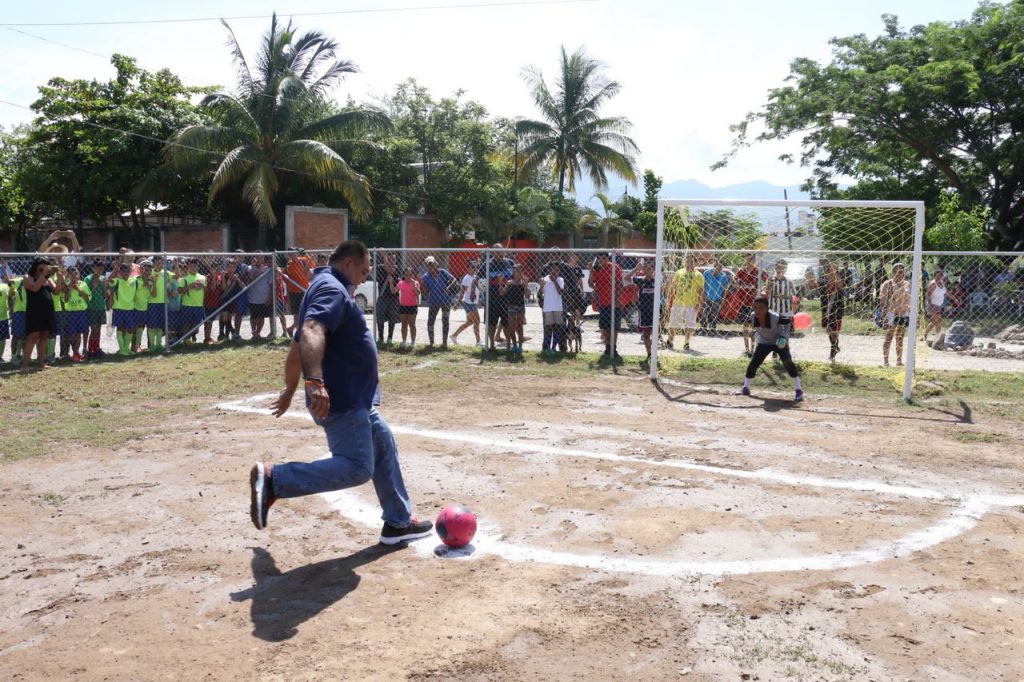Vecinos de Arboledas cuentan con una cancha de futbol segura
