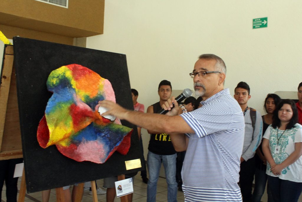 Horacio Cárdenas presentó sus “esculto pinturas“ en el Tecnológico Superior de Jalisco PV