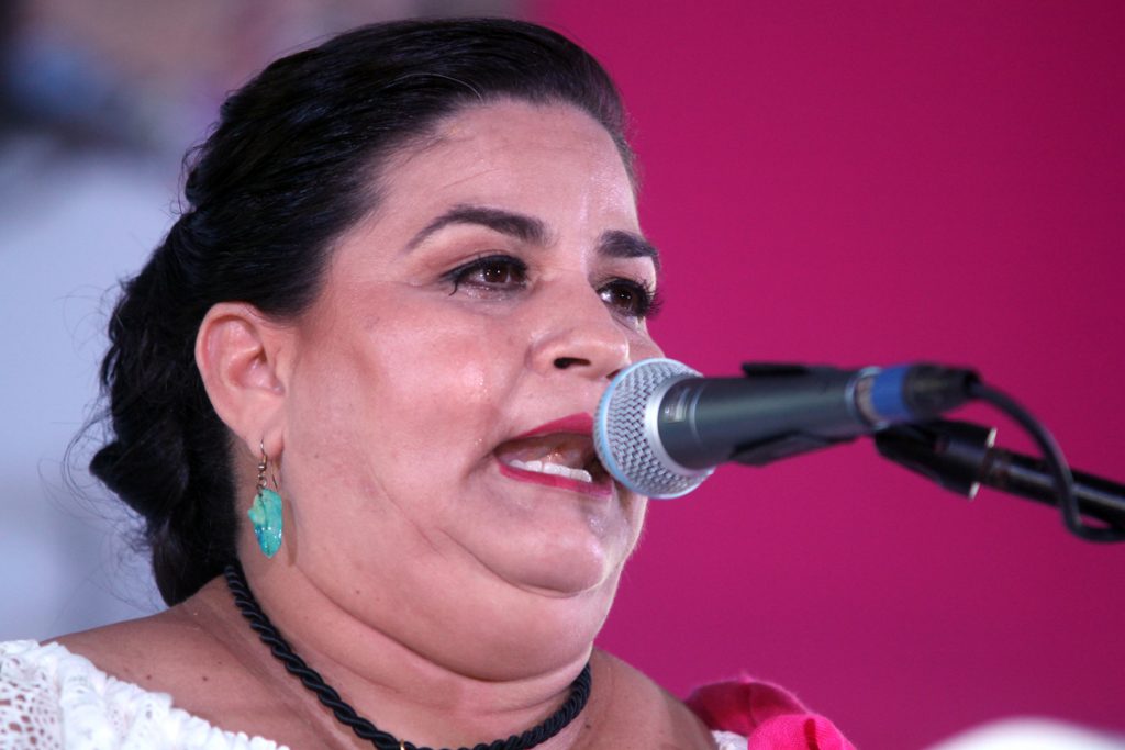 Presenta informe de actividades Candelaria Tovar de Dávalos 