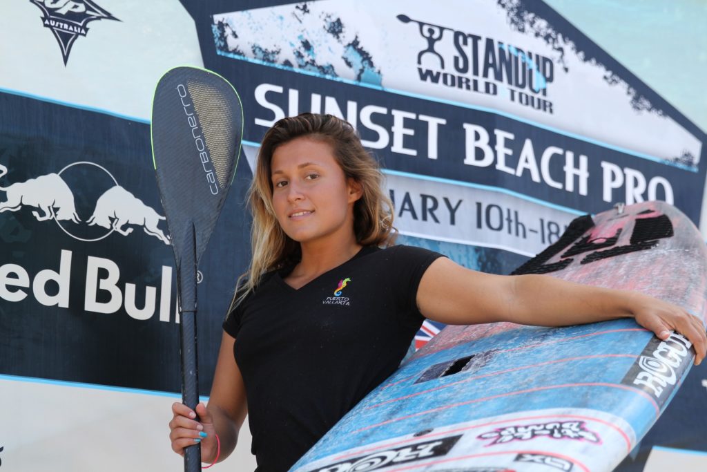 Karen Jacobson una vallartense destacada, logra medalla de oro en Panamericanos de Surf