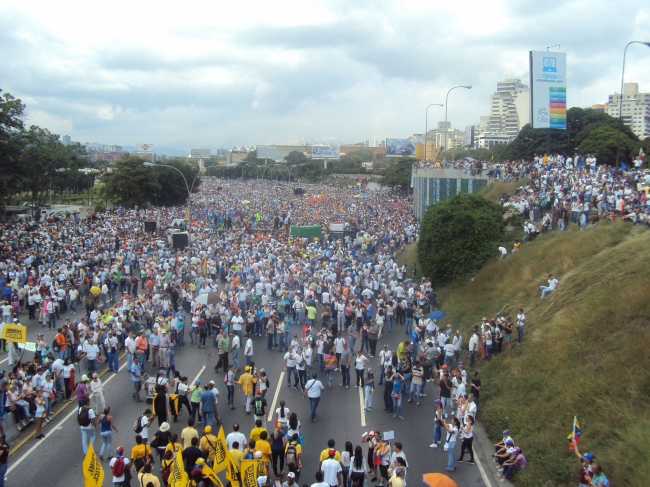 Miles reclaman referéndum contra Maduro en “Toma de Venezuela”