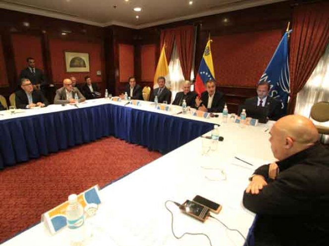 Desacuerdo entre oposición venezolana sobre diálogo con Gobierno
