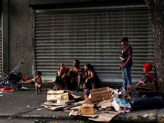 Hurgar la basura por comida, alarmante realidad en Venezuela