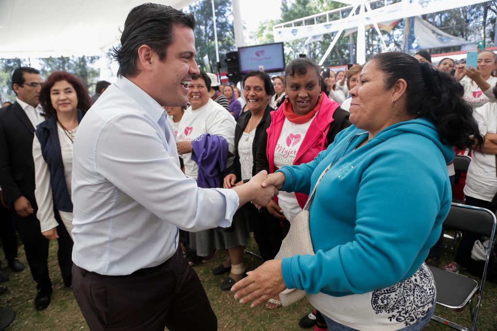 Gobernador entrega apoyos a mujeres de Zapopan y Tlajomulco