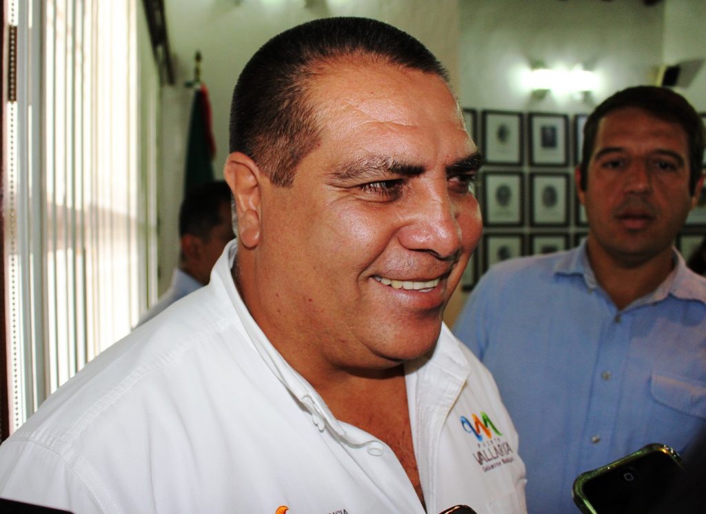 Colocarían semáforos “inteligentes” en cruceros de Puerto Vallarta