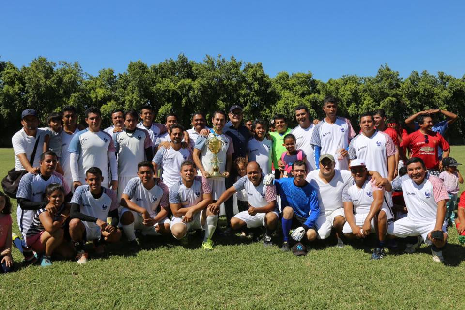 Premia Abarca a campeones del Torneo de Futbol Interno de Seapal