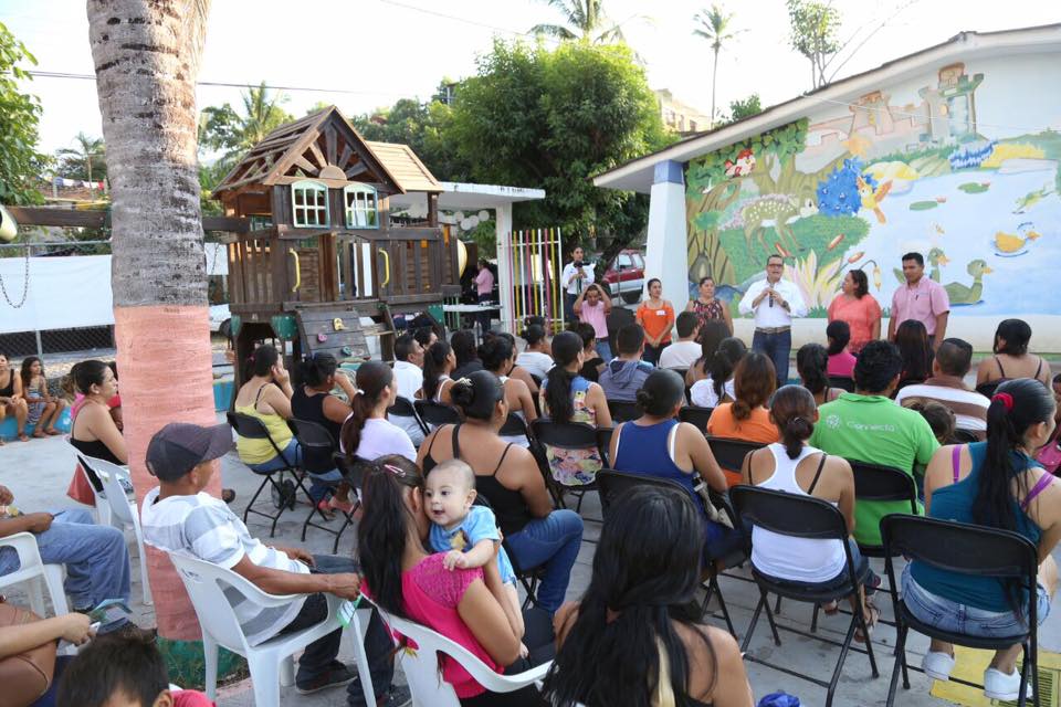 Cumple Abarca compromiso con la comunidad educativa de Ramblases