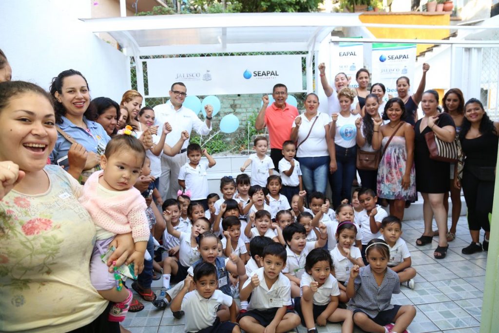 Música, baile y sonrisas por la llegada de los bebederos