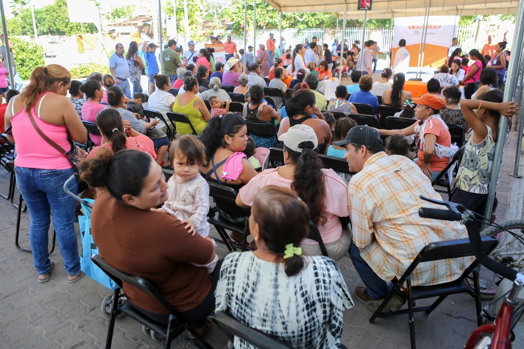 Ciudadanos expresan su confianza al programa ´Miércoles Contigo’
