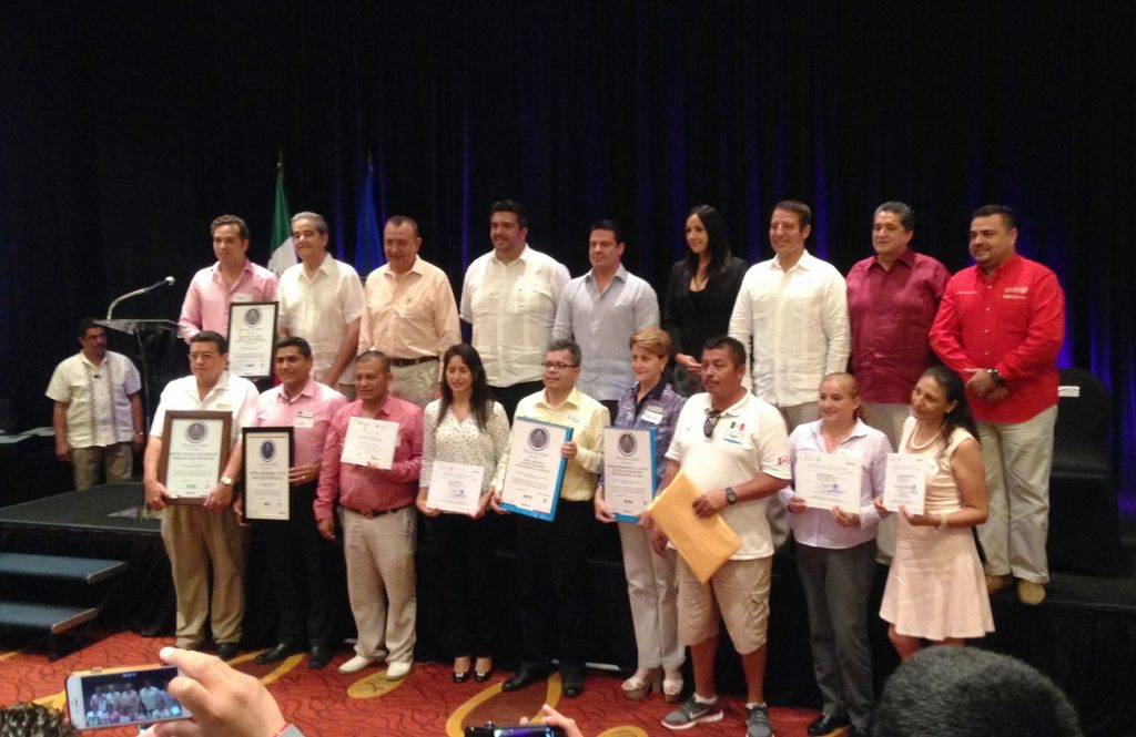 Otorgan distintivos “H” y “M” al sector turístico de Puerto Vallarta