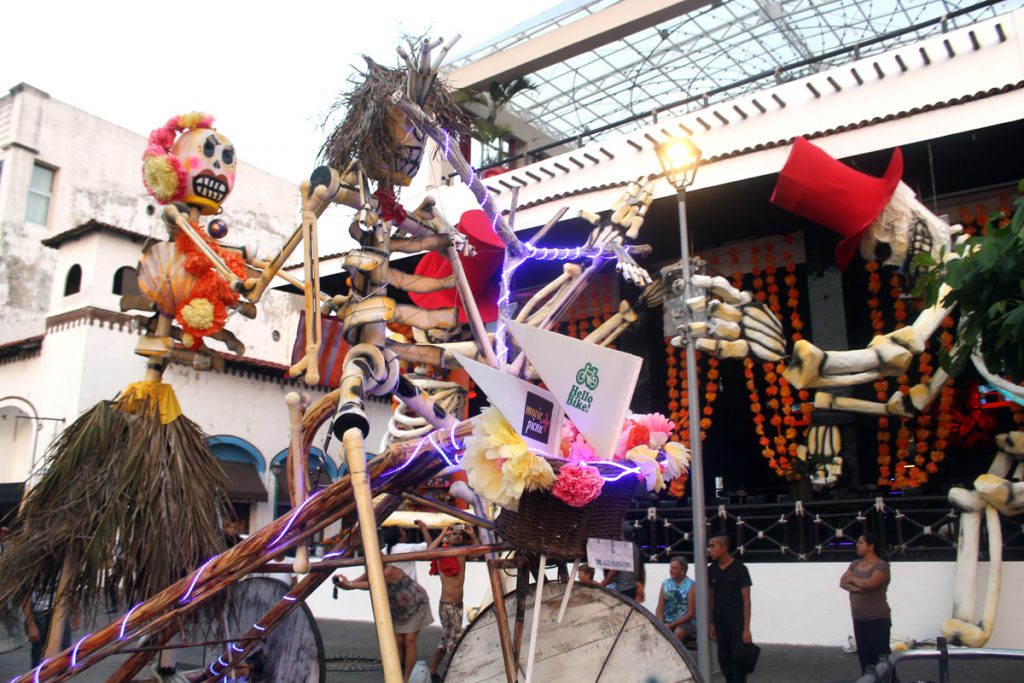 Día de Muertos sorprende a turistas y locales en Vallarta