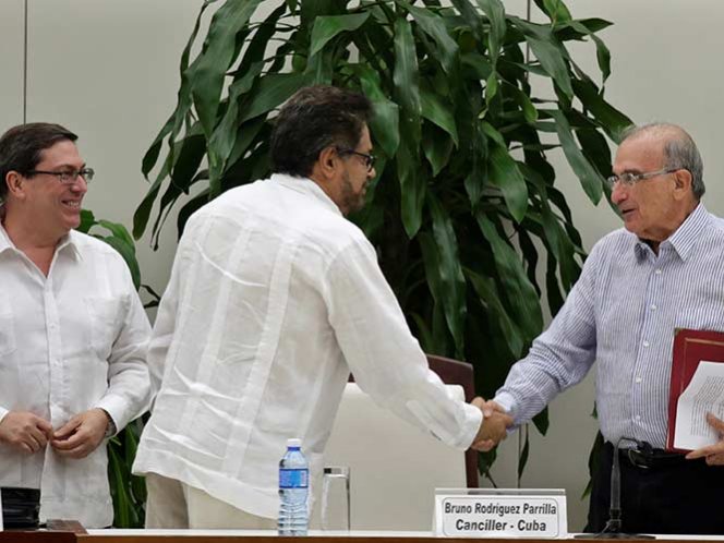 Oposición colombiana analiza el nuevo acuerdo de paz