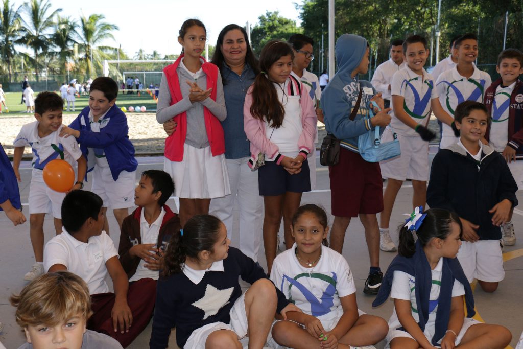 Alumnos del colegio Campo Verde y de colonia El Colorado, comparten posada navideña