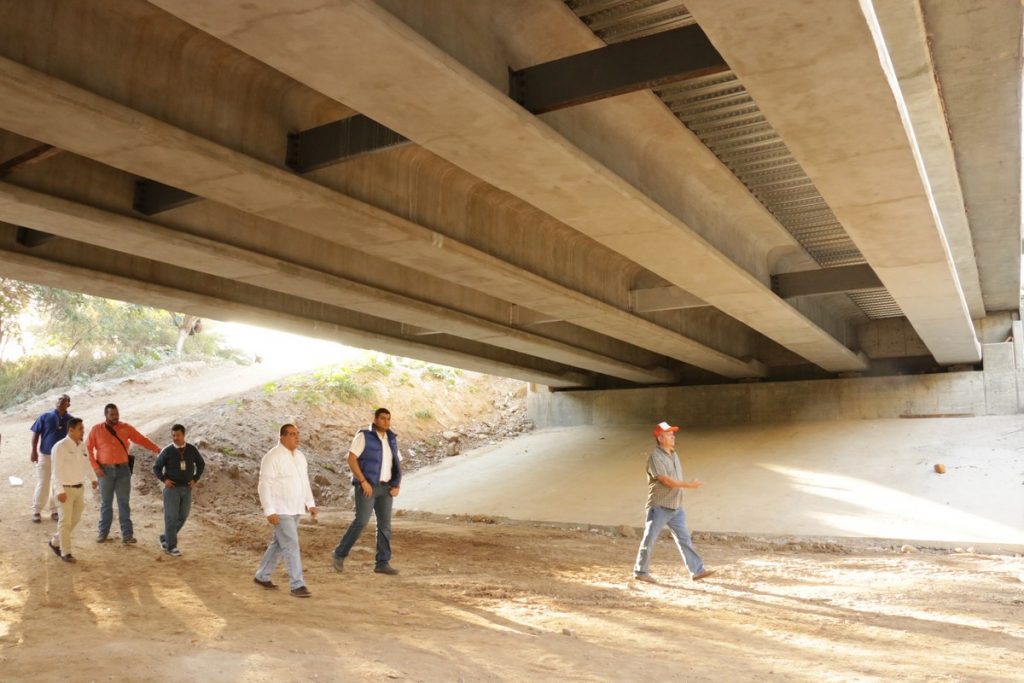 Supervisa Dávalos avance de importantes obras viales