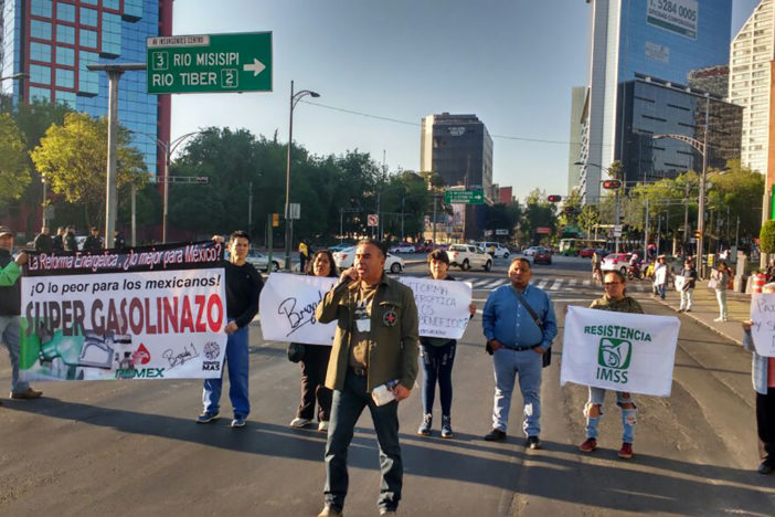 Mexicanos toman las calles en protesta contra el 