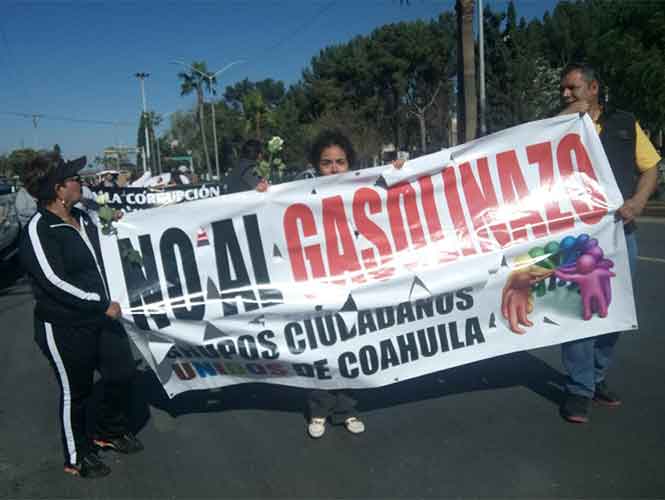 Reviven las protestas en México contra el alza al combustible y contra EPN